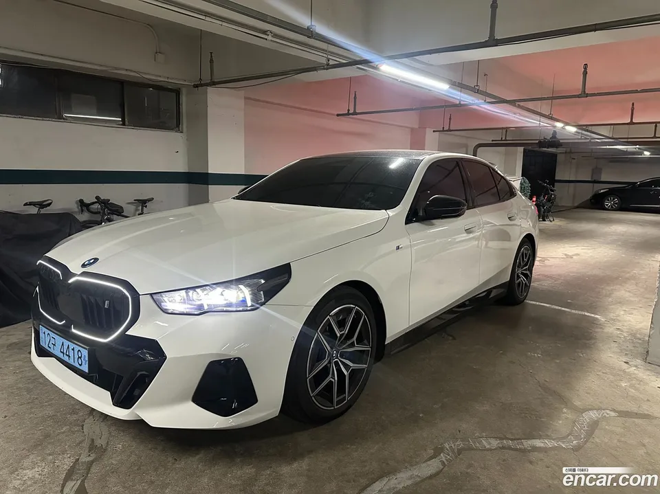 BMW i5 eDrive 40 M 2024 — photo 1, buy with delivery to Moscow