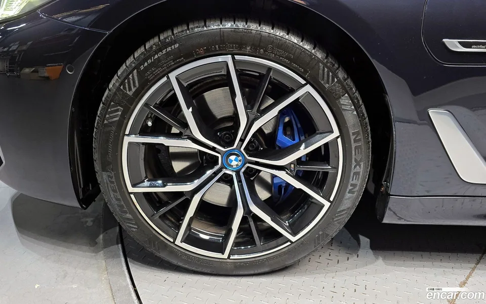 BMW 5 Series 530e M 2022 — миниатюра 5