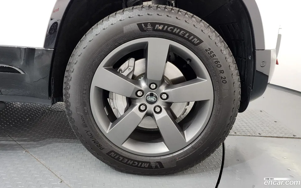 Land Rover Defender 110 D300 X- HSE 2025 — миниатюра 2