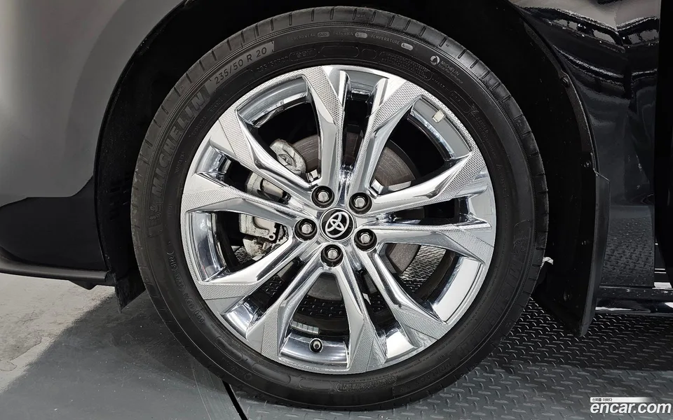 Toyota Sienna 2.5 2WD 2023 — миниатюра 2