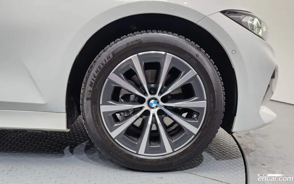 BMW 3 Series 320i 2024 — миниатюра 5