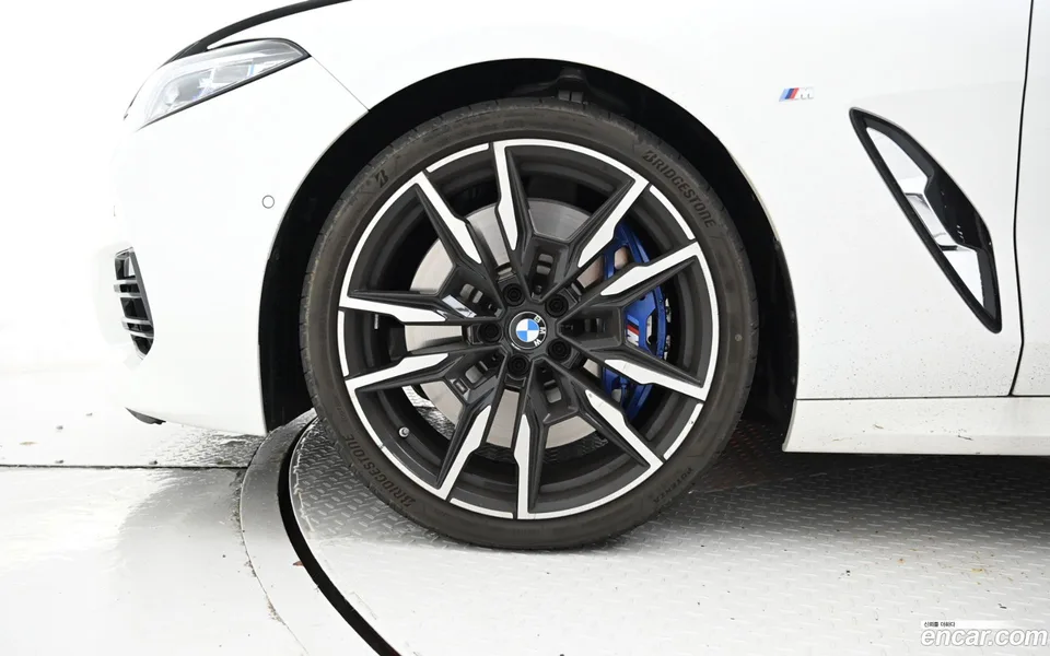 BMW 8 Series M850i xDrive 2023 — миниатюра 2