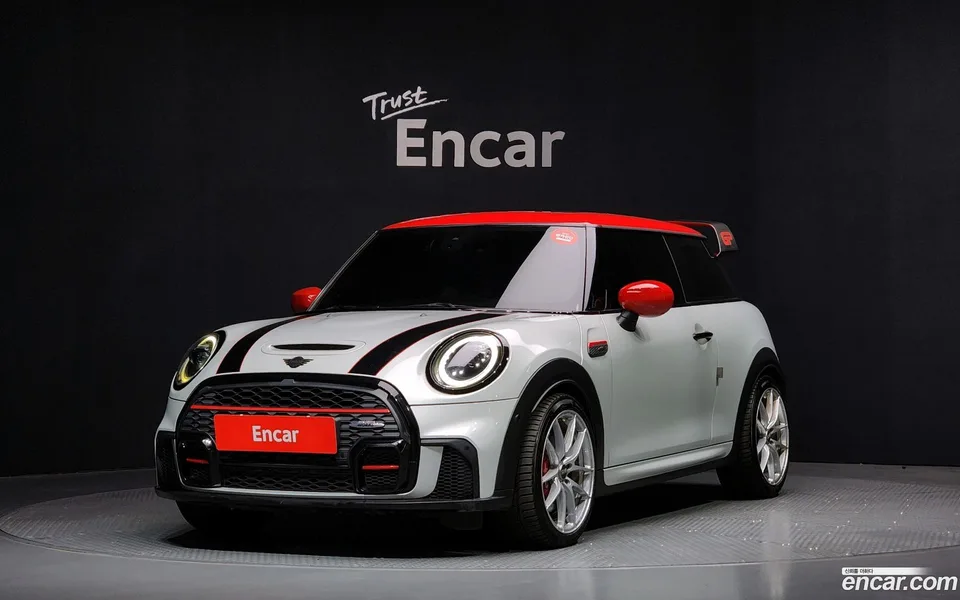 MINI Cooper S JCW 2023 — фото 1, купить с доставкой в Москву