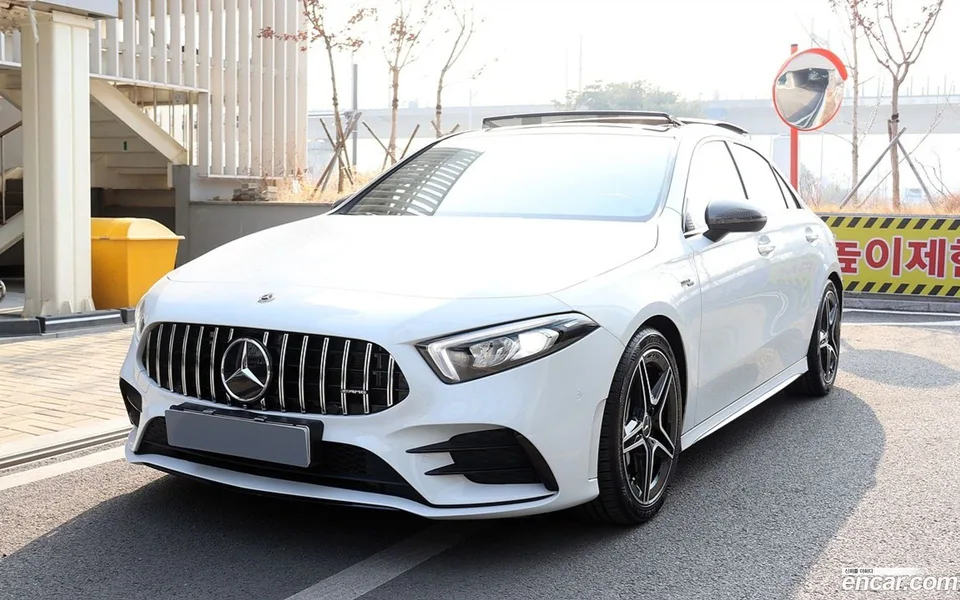 Mercedes-Benz A-Class AMG A35 4MATIC 2023 — фото 1, купить с доставкой в Москву