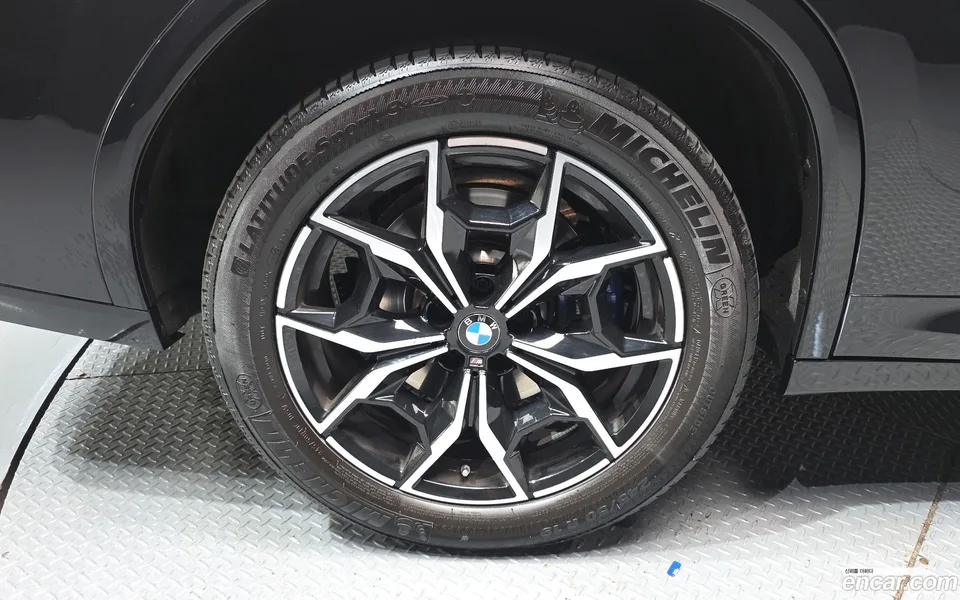 BMW X4 xDrive20i M 2023 — миниатюра 2