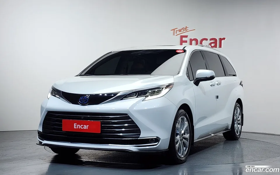 Toyota Sienna 2.5 2WD 2023 — фото 1, купить с доставкой в Москву