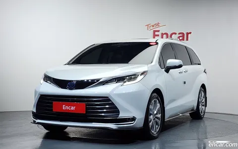 Toyota Sienna 2023 купить в Москве