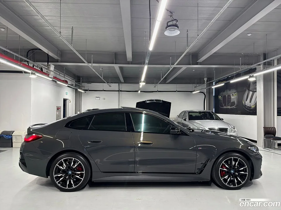 BMW i4 M50 2023 — миниатюра 5