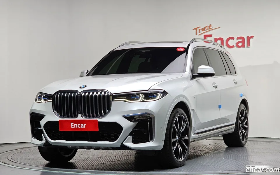 BMW X7 xDrive 40i M 6 2022 — фото 1, купить с доставкой в Москву