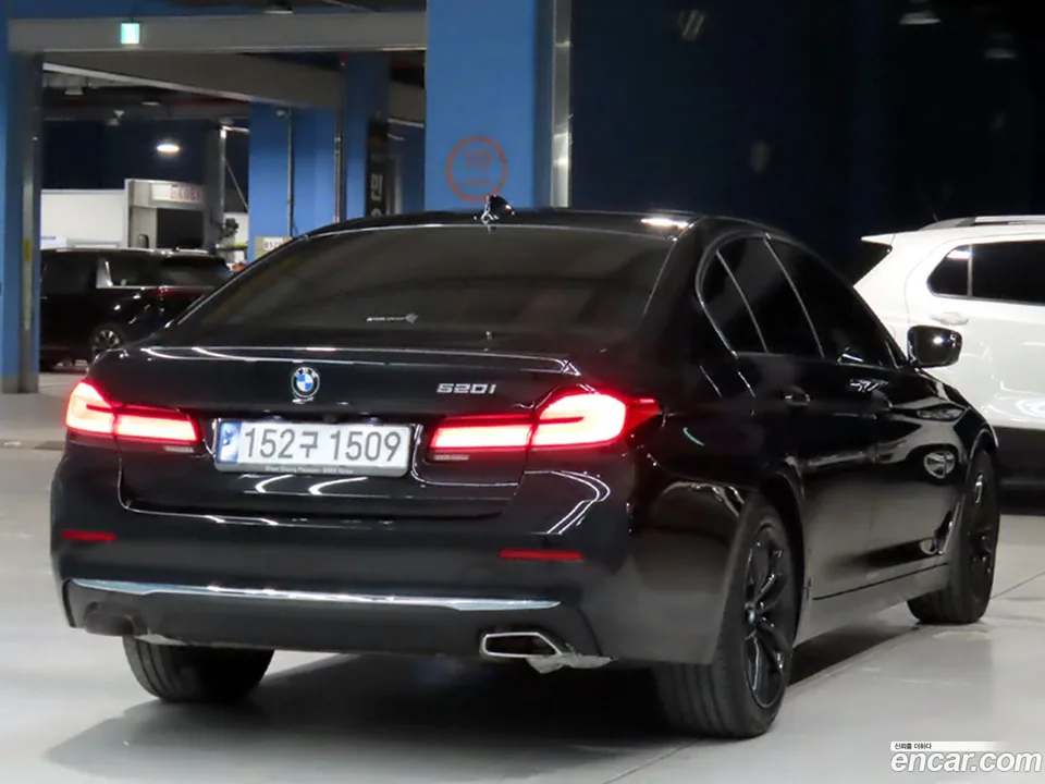 BMW 5 Series 520i 2023 — миниатюра 4