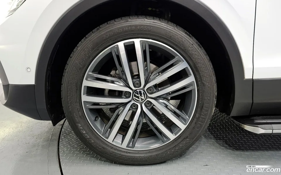 Volkswagen Tiguan 2.0 TDI 2022 — миниатюра 2