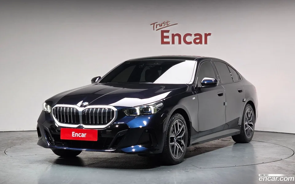 BMW 5 Series 520i M 2024 — фото 1, купить с доставкой в Москву