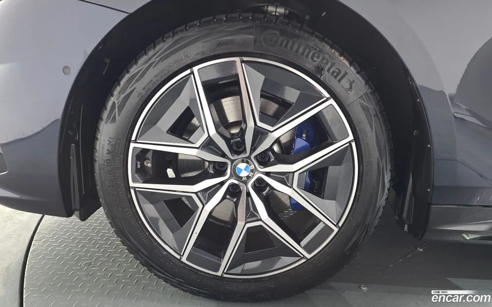 BMW 5 Series 520i M 2024 — миниатюра 2