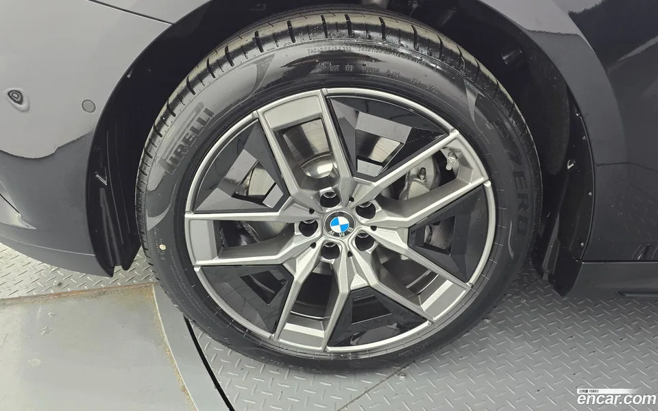 BMW 5 Series 530i xDrive 2025 — миниатюра 2