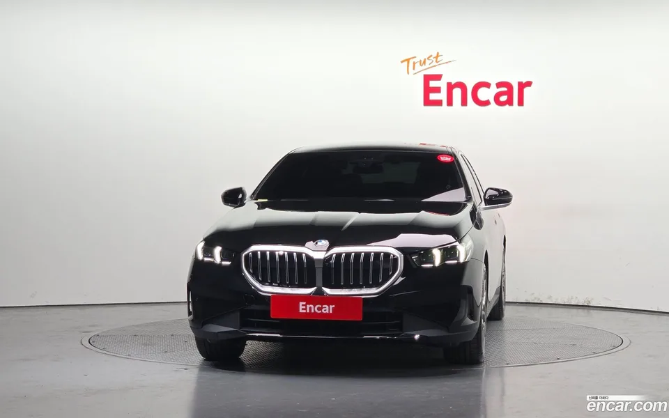BMW 5 Series 530i xDrive 2025 — миниатюра 3