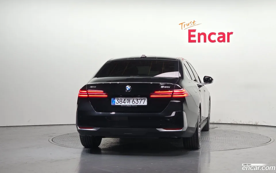BMW 5 Series 530i xDrive 2025 — миниатюра 4