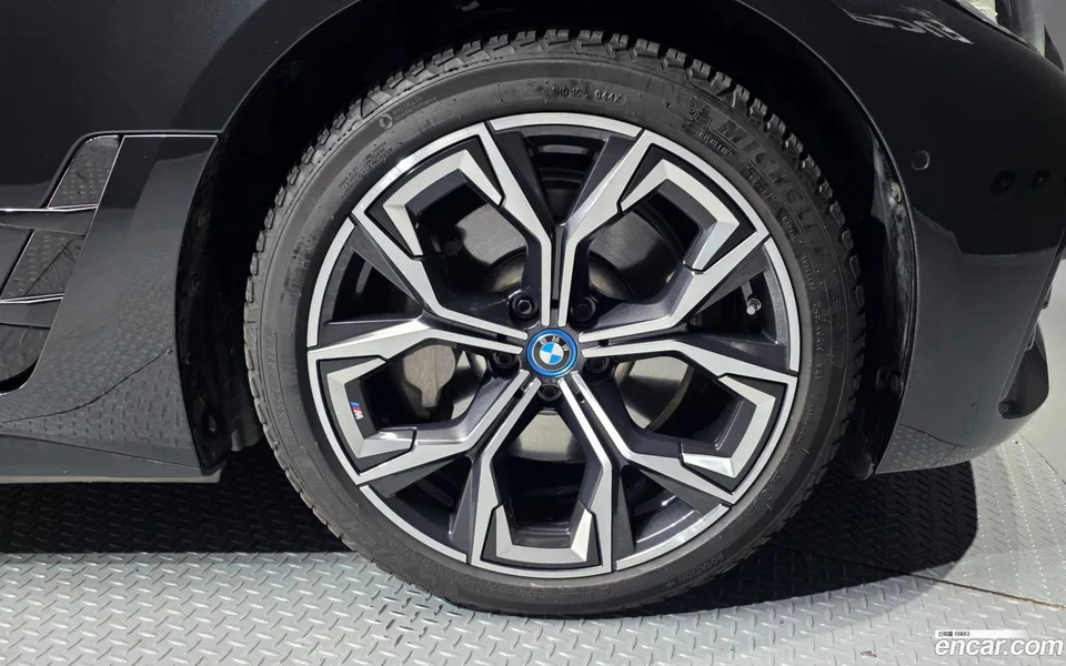 BMW i4 eDrive40 M 2022 — миниатюра 2