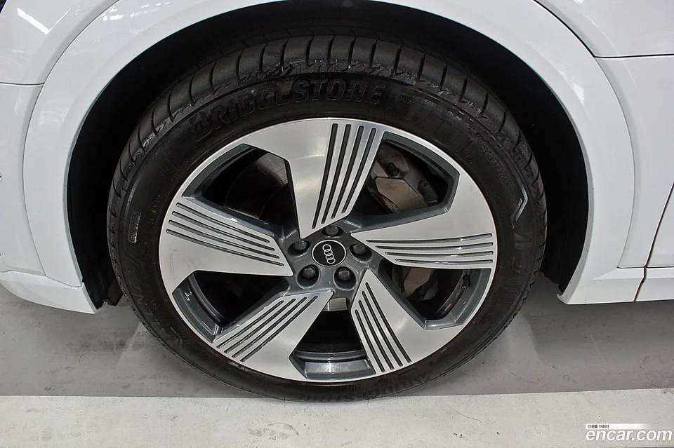 Audi e-tron 55 2023 — миниатюра 5