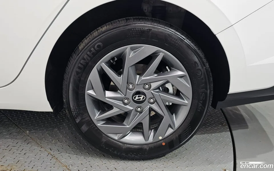 Hyundai Avante CN7 Hybrid 2025 — миниатюра 2