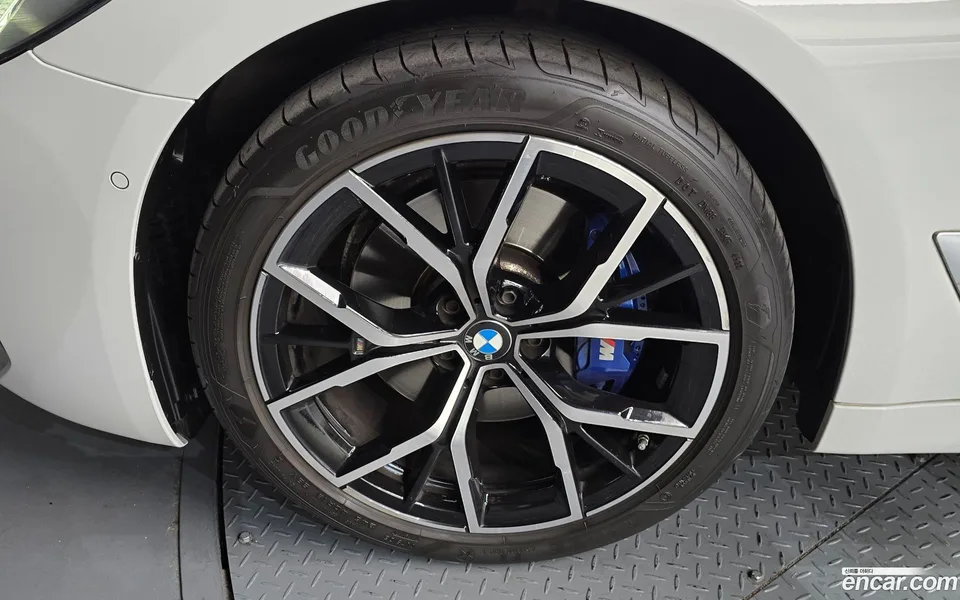 BMW 5 Series 530i xDrive M 2023 — миниатюра 5