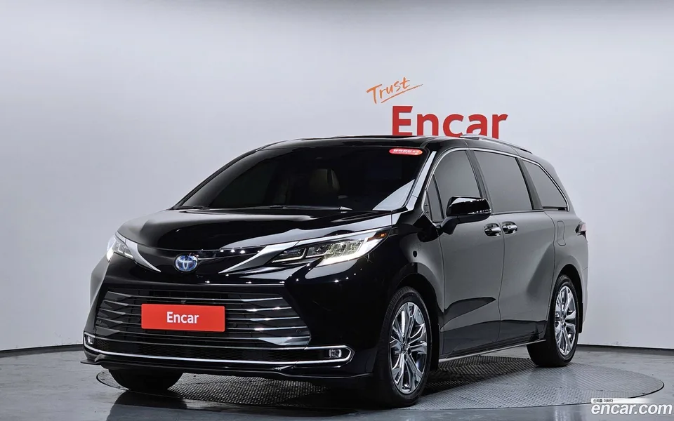Toyota Sienna 2.5 2WD 2023 — фото 1, купить с доставкой в Москву