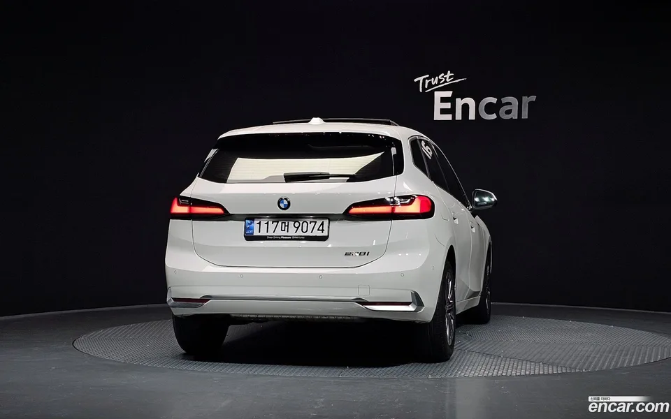 BMW 2 Series Active Tourer 220i 2023 — миниатюра 4