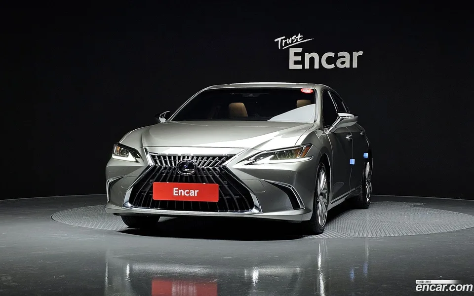 Lexus ES 300h 2023 — миниатюра 3