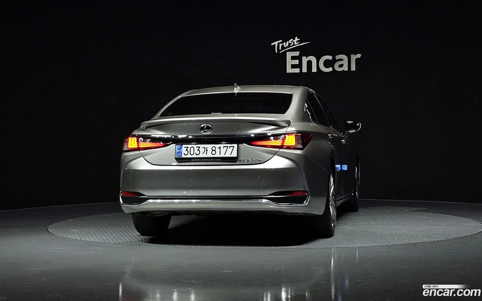 Lexus ES 300h 2023 — миниатюра 4