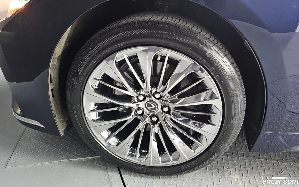 Lexus LS 500h 3.5 AWD 2022 — миниатюра 5