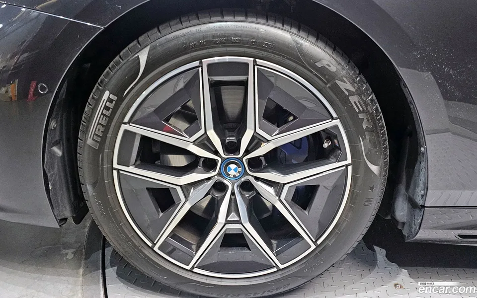 BMW i5 eDrive 40 M 2025 — миниатюра 2