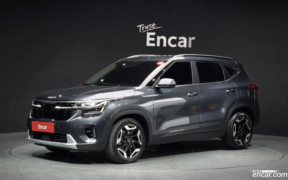 Kia Seltos 1.6 2WD 2023 — фото 1, купить с доставкой в Москву