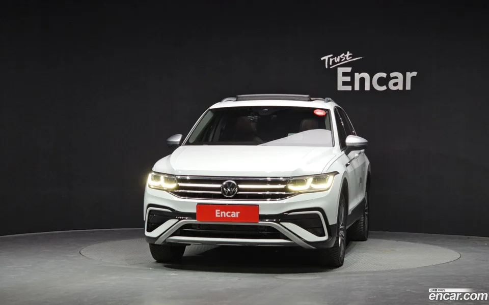 Volkswagen Tiguan Allspace 2.0 TSI 2023 — миниатюра 3