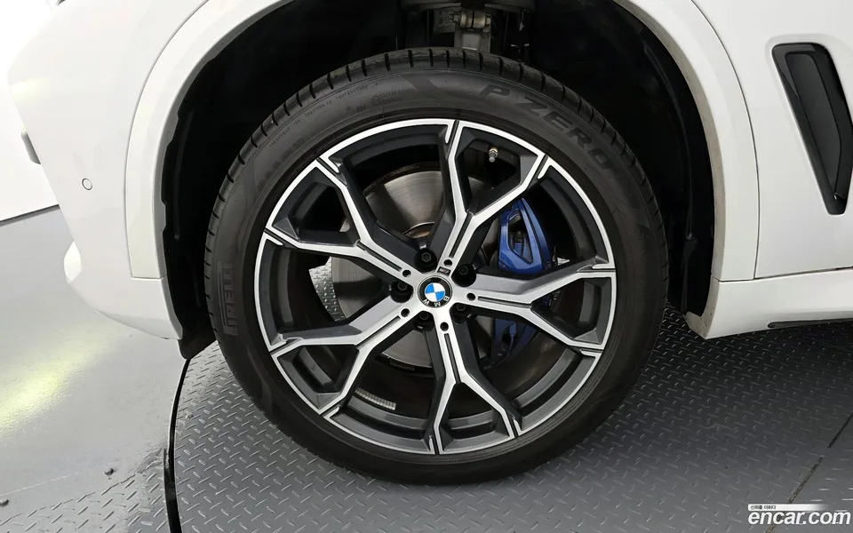 BMW X5 xDrive 40i M 2023 — миниатюра 2