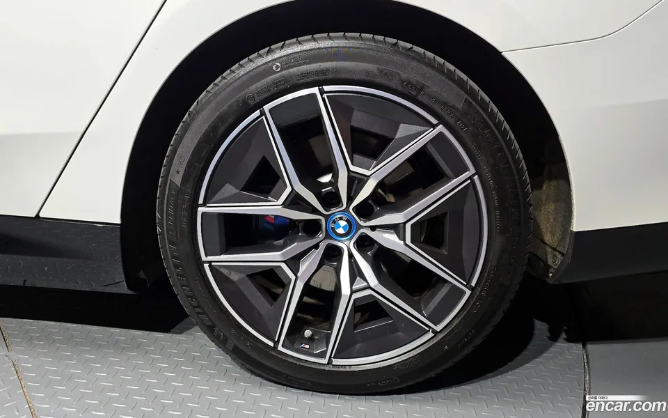 BMW i5 eDrive 40 M 2025 — миниатюра 2