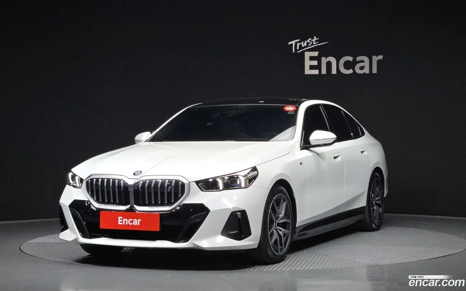 BMW i5 eDrive 40 M 2025 — фото 1, купить с доставкой в Москву