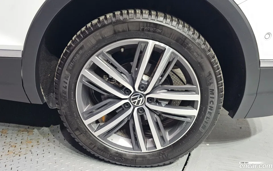 Volkswagen Tiguan Allspace 2.0 TSI 2023 — миниатюра 2