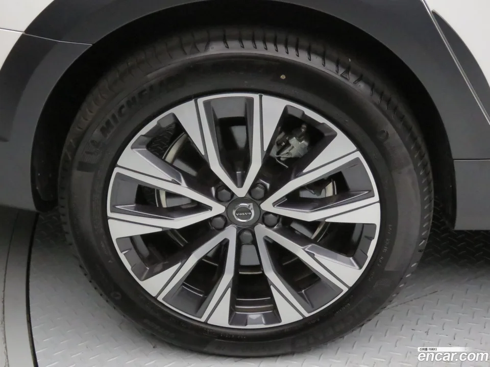 Volvo V90 Cross Country B5 AWD 2025 — миниатюра 2