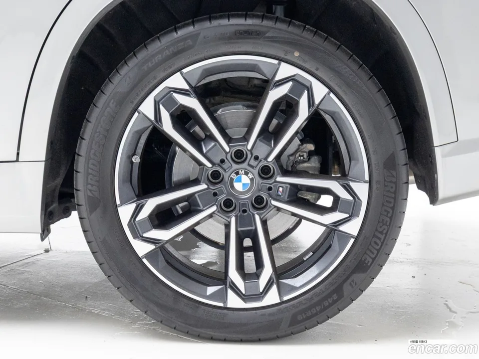 BMW X1 xDrive 20i M 2025 — миниатюра 2