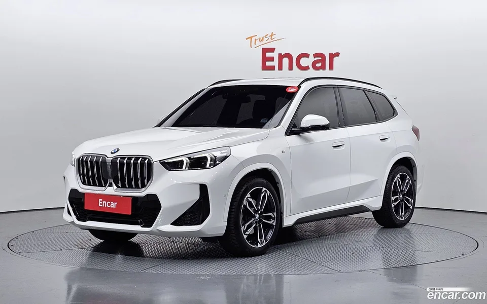 BMW X1 sDrive 20i M 2023 — фото 1, купить с доставкой в Москву