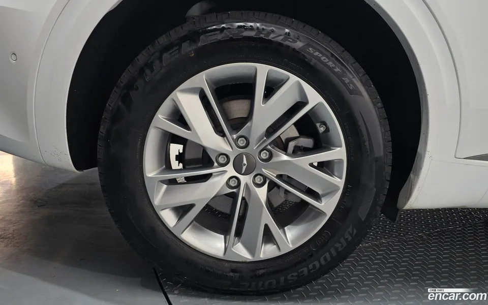 Genesis GV70 2.5T 2WD 2024 — миниатюра 2
