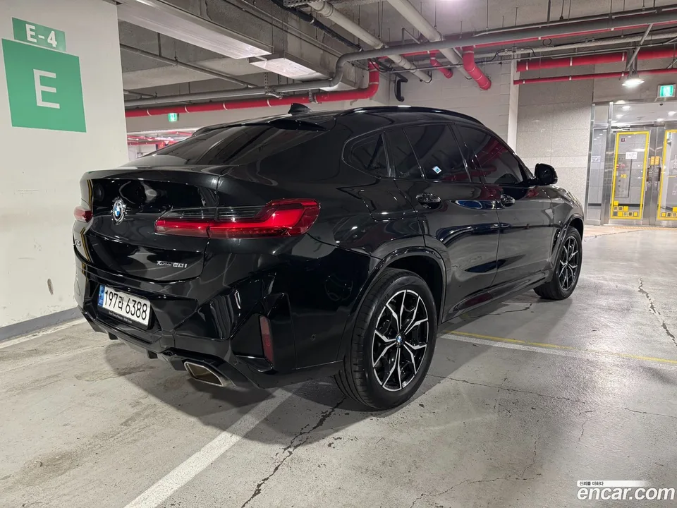 BMW X4 xDrive20i M 2023 — миниатюра 2