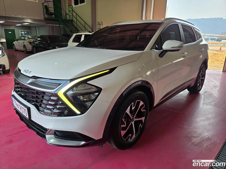 Kia Sportage Hybrid 2WD 2023 — фото 1, купить с доставкой в Москву