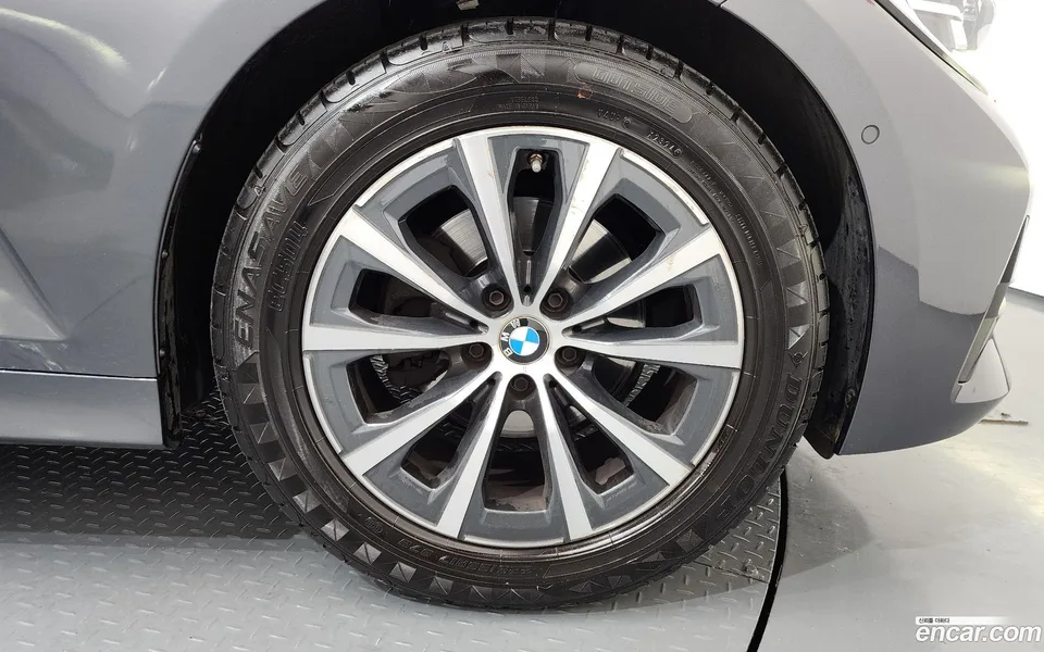 BMW 3 Series 320i 2022 — миниатюра 2
