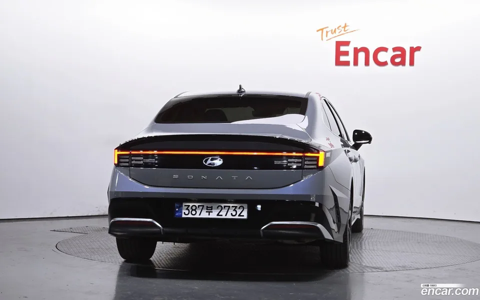 Hyundai Sonata The Edge Hybrid 2023 — миниатюра 4
