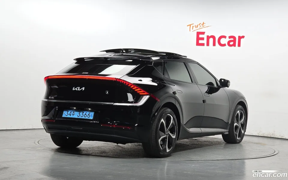 Kia EV6 4WD 2023 — миниатюра 2