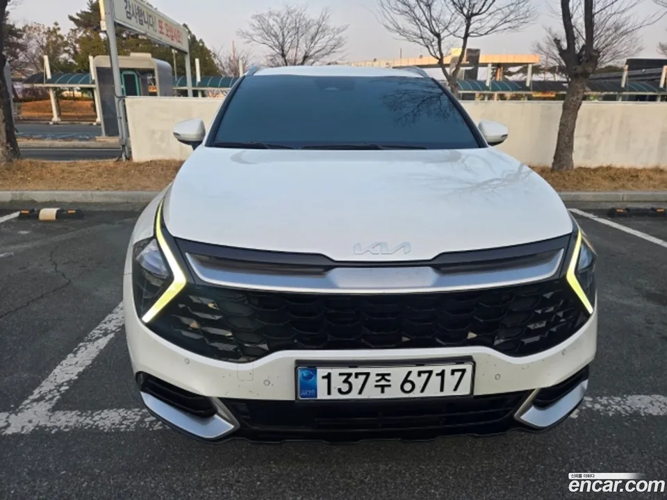 Kia Sportage Hybrid 2WD 2023 — фото 1, купить с доставкой в Москву