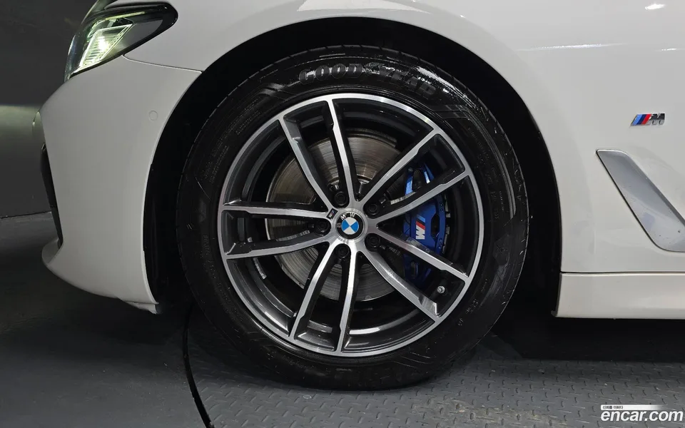 BMW 5 Series 520i M 2022 — миниатюра 2