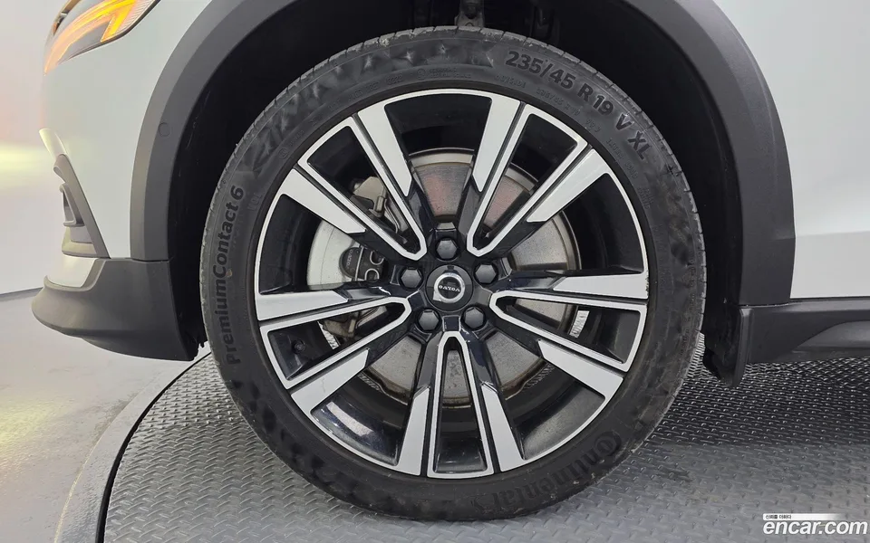 Volvo V60 Cross Country B5 AWD 2023 — миниатюра 2