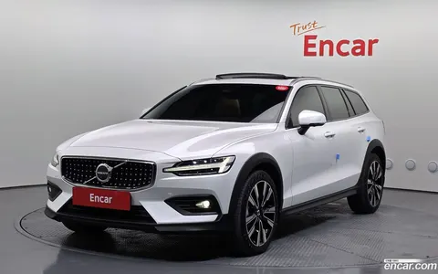 Volvo V60 Cross Country 2023 buy in Moscow
