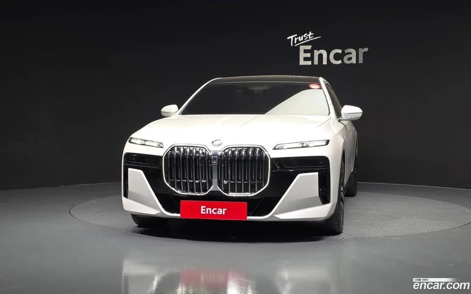 BMW 7 Series 740i sDrive M 2023 — миниатюра 3